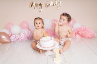 fotografo bambini napoli } Servizio Fotografico Smash Cake per Due Simpatiche Gemelline