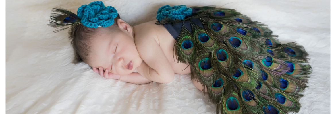 piume di pavone | servizio fotografico per neonato