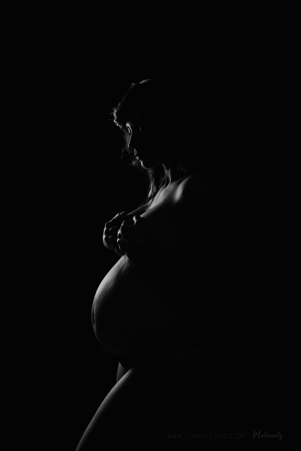 portrait maternity black and white sony a7iii
