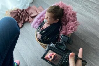 Corsi di Fotografia Newborn: Formazione Professionale su Wrapping e Sicurezza