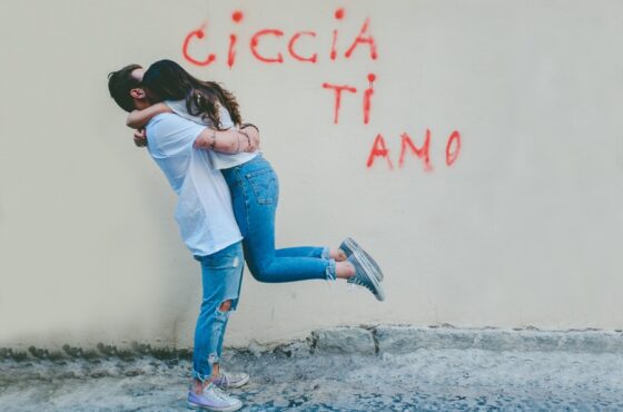 Maria e Mario engagement photoshoot ai quartieri spagnoli di napoli