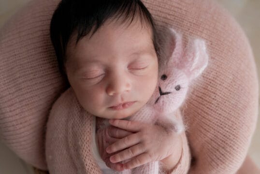 La magia di una sessione fotografica newborn a domicilio