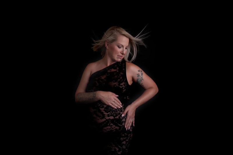 Why You Should Book a Glam Maternity Photography Session in Naples Italy