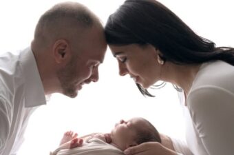 Buon 2025 ai Futuri e Neo Genitori – Auguri dal Nostro Studio Fotografico a Napoli